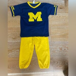 University of Michigan Kids Football uniform & Michigan T-shirt - Size 6